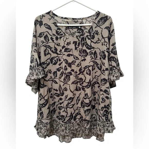 ✨ Tara Vao Flowy Top with ruffles made in Bali in large - Picture 1 of 17